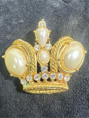 Vtg: Rhinestone & Faux Pearl Crown Accent Brooch /Pendant